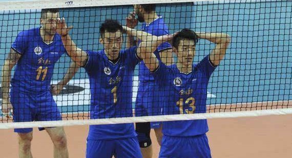 上海男排面对江苏青年女排严阵以待，仍被对方轻松横扫