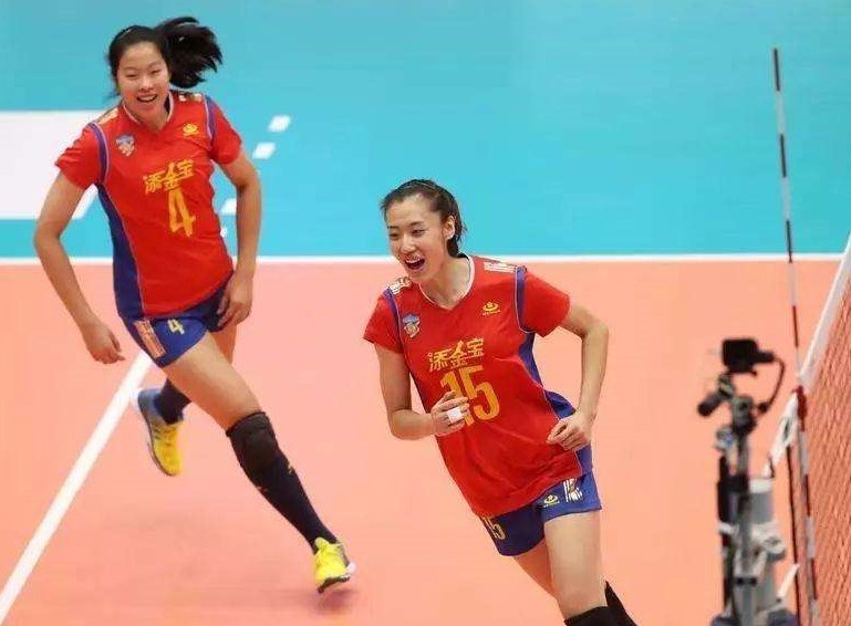 江苏青年女排扣球得手，3：0大胜上海男排